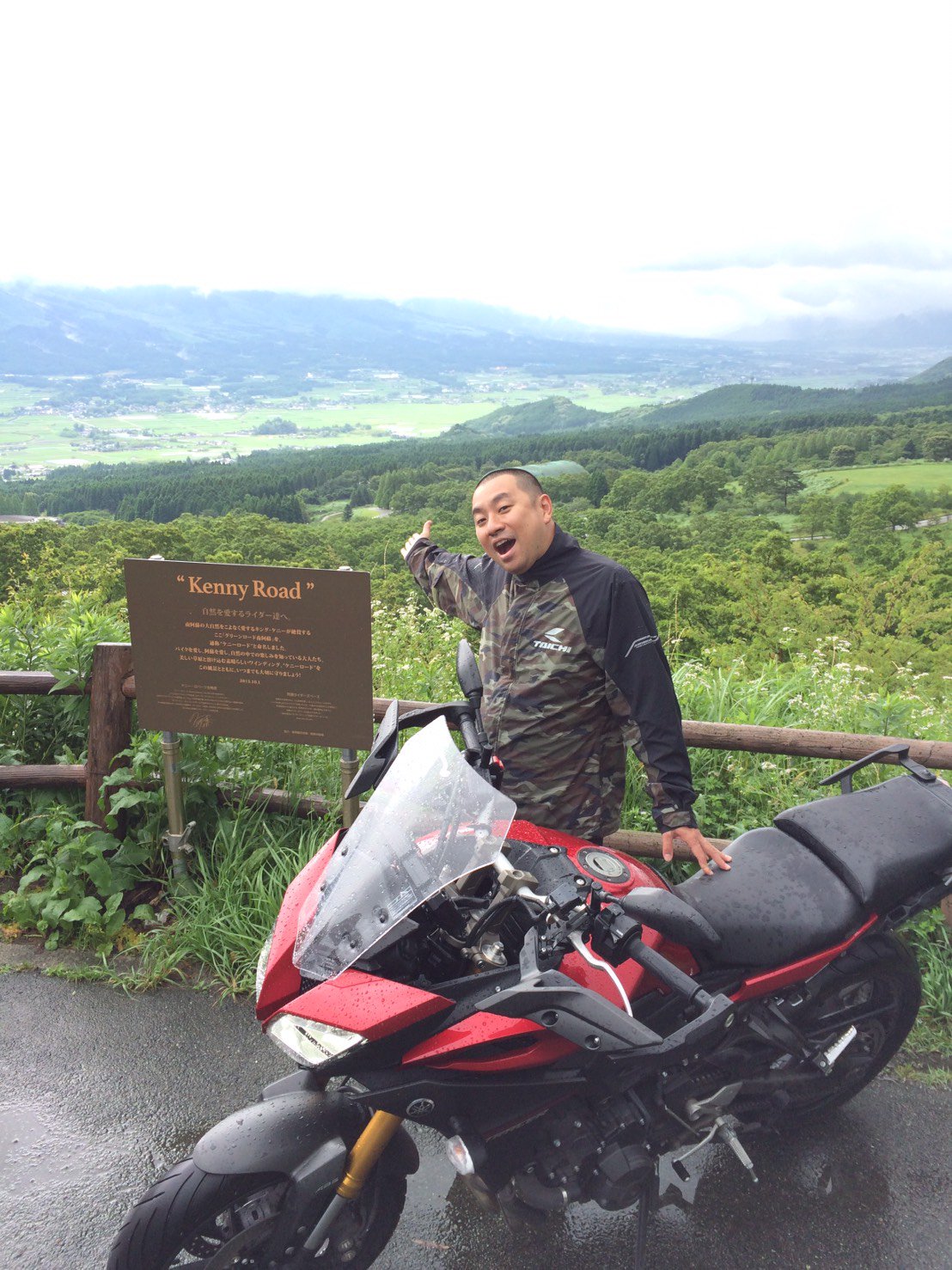 レイザーラモンｒｇ 南阿蘇ツーリングに来ました ケニーロードや箱石峠は全然大丈夫だし お店も普通に営業してるからライダーの皆さん 阿蘇でおいしいもの食べて温泉入ってお土産買って帰る復興応援ツーリングどう 8 16にまた行きます 皆さん一緒に走