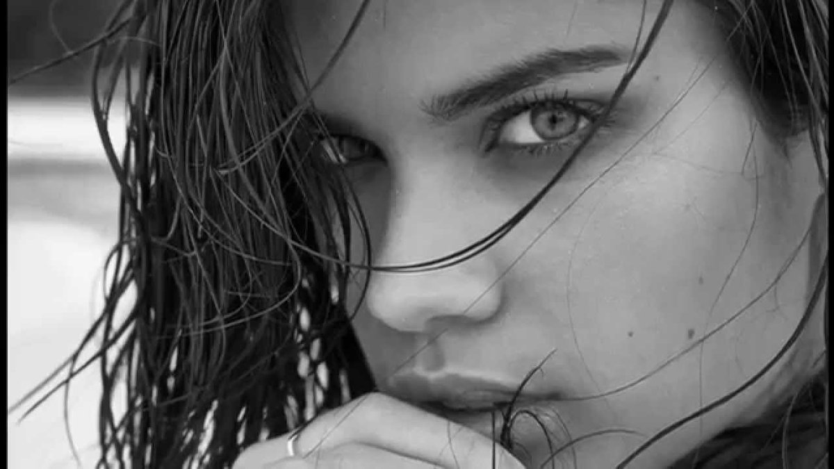 xGothamKiller's tweet image. Recién llegada a Gotham. Si hacéis RT para animar un poco mi TL, prometo ser compasiva con vosotros.