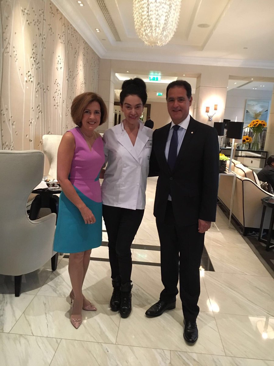 Quick catch up with the AMAZING <a href="/LaMarthaOrtiz/">Martha Ortiz</a> today - can't wait to watch her judge on MasterChef USA!