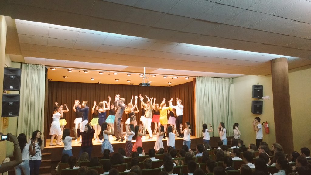 jymvedruna's tweet photo. Despedimos el curso en Secundaria con el impresionante musical de #MammaMia preparado por 4°. ¡Gran trabajo! https://t.co/vUGIVKi4Yu