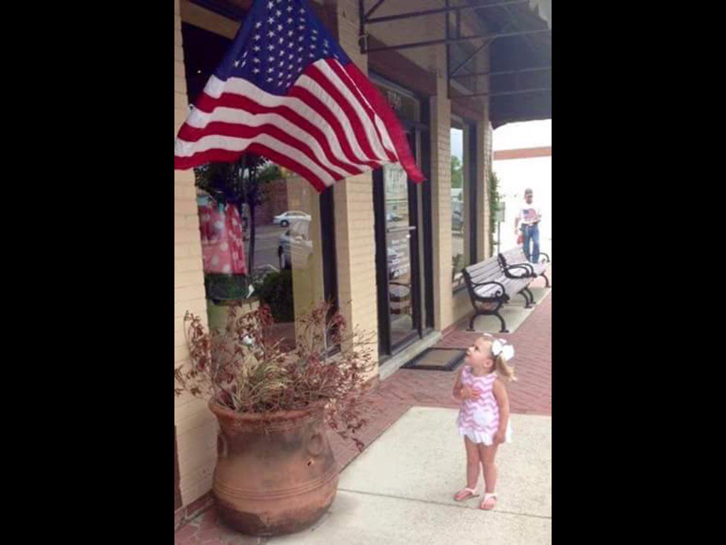 dkandtch's tweet photo. Patriotism, wake up and be thankful you live in America
@SEALofHonor https://t.co/aR56S1lruT