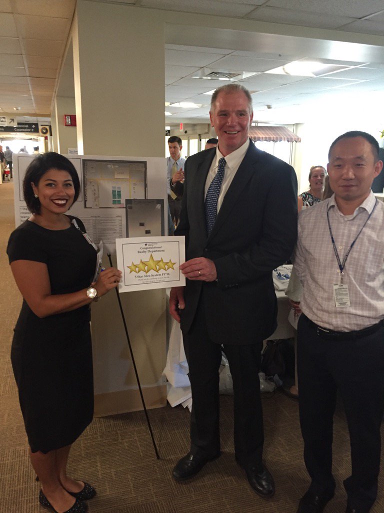 Ideas_UMMHC's tweet photo. Dr.Dickson with our new 5 Star #ideasystem team @umassmemorial #ideas #innovation #everyoneeveryday https://t.co/eoAkbpD5ai