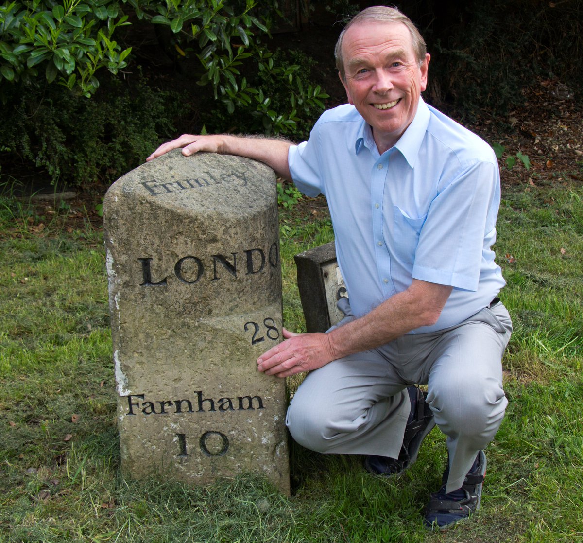 SurreyHeathMuse's tweet photo. Cllr Chapman @BillAndViv Find your nearest milestone & send us your #hugshot #hugamilestone https://t.co/22oVA3iDdp https://t.co/DmvvEAVhxI