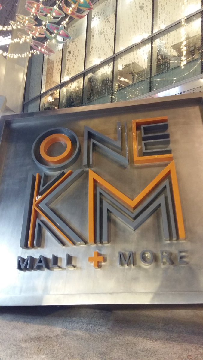 Rys5a_Gonzalez's tweet photo. Hey ladies...am already here...haha way too early maybe? 😉🎉 @MizNutdeeya @roshalle @farxzx @LalaTweetsx #OneKM https://t.co/uulosLSk8d