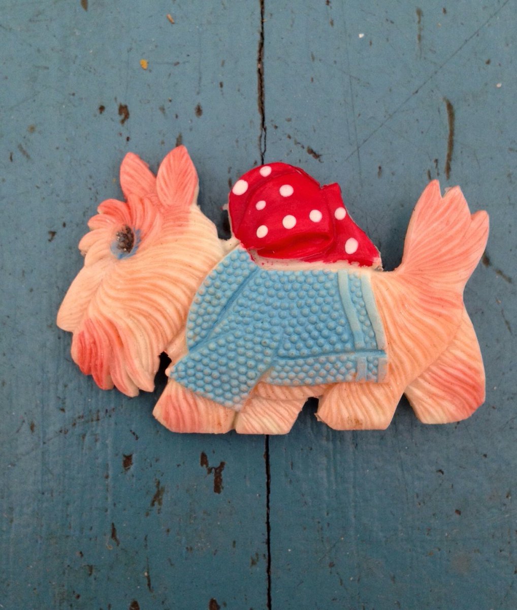 RetrouvBiz's tweet photo. Good day for a walk brooch | 1930s Scottie dog pin | 30s celluloid dog b… https://t.co/Tgw6am8vOm #fashion #1930sPin https://t.co/CPeZzP8gwL