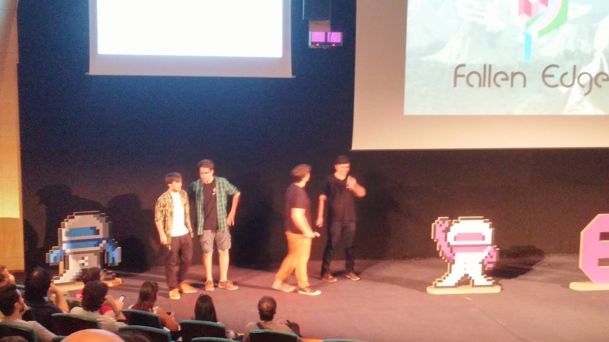 huesiitos95's tweet image. Gran dia de DemoDay amb els companys de @FallenEdgeGames amb #Refraction.