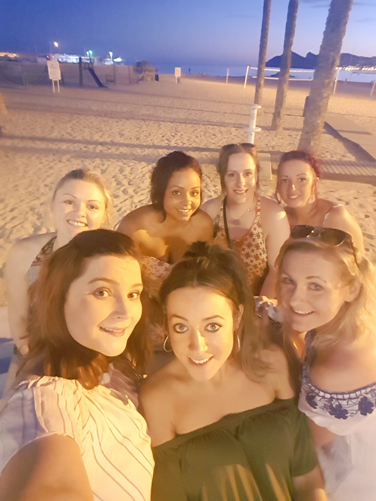 sineadcun's tweet photo. Home from an crazy 3 days in #benidorm! #beachselfie #hendo #hendue #girls #GalaxyS7 https://t.co/KQFeoOsapL