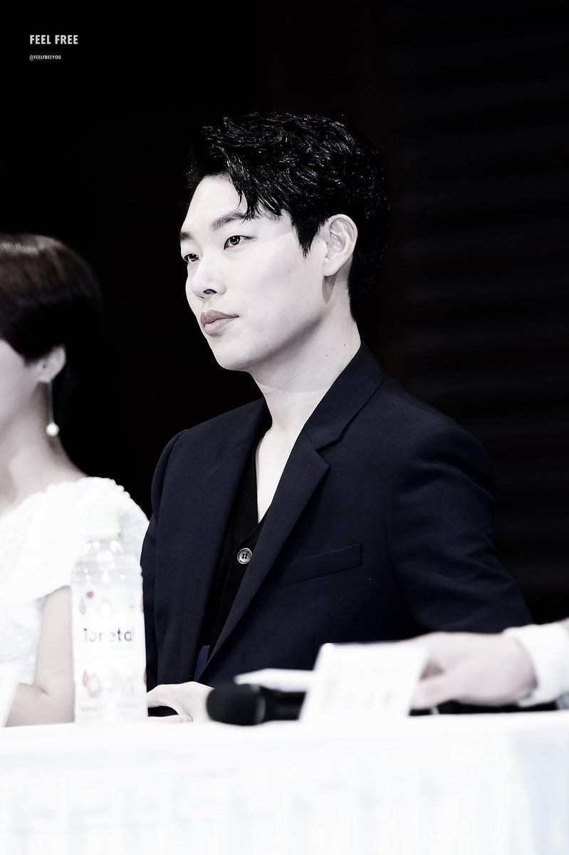 160525 류준열 운빨로맨스 제작발표회
수호야ㅠㅠㅠㅠㅠㅠㅠㅠ
#류준열 #RyuJunYeol #제수호 #운빨로맨스 #제작발표회