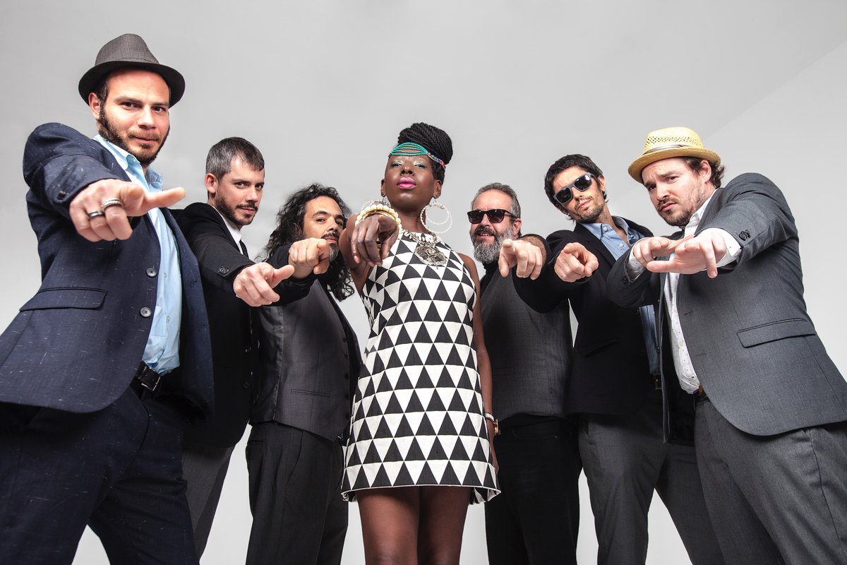 ! <a href="/ShirleyDsings/">Shirley Davis</a> entre los finalistas a los PREMIOS POP EYE 2016, categoría  ARTISTA REVELACION INTERNACIONAL!