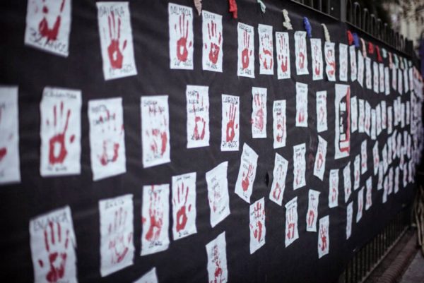 Lavacatuitera's tweet image. [#MU100] Esto es comunicación: el mural de femicidios en #NiUnaMenos. Por @lucaspedulla --&amp;gt; lavaca.org/mu100/esto-es-…