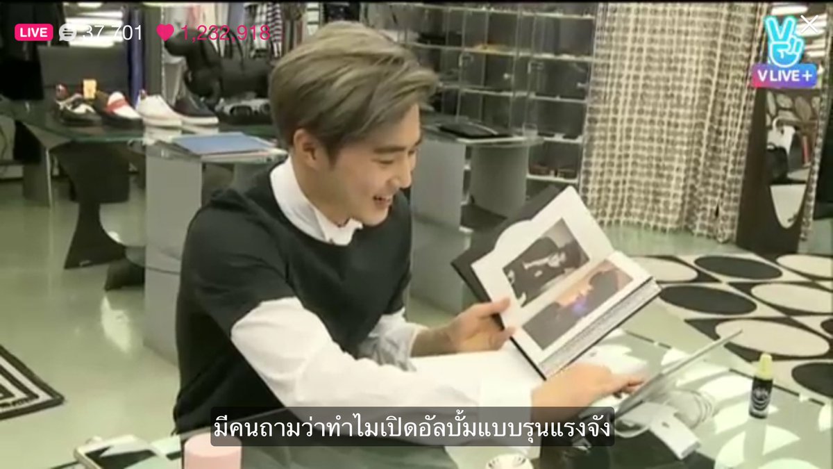 _parinkpinnk's tweet photo. แฟนคลับถามทำไมเปิดบั้มแรงจัง นางบอกก็นี่มันของผมอะ ละบอกล้อเล่น ละก็เปิดค่อยๆใช้นิ้วหนีบลูบๆบอกโอ๋เด็กดี กวนตีนมาก😂😂 https://t.co/9rgwaaG0Jb