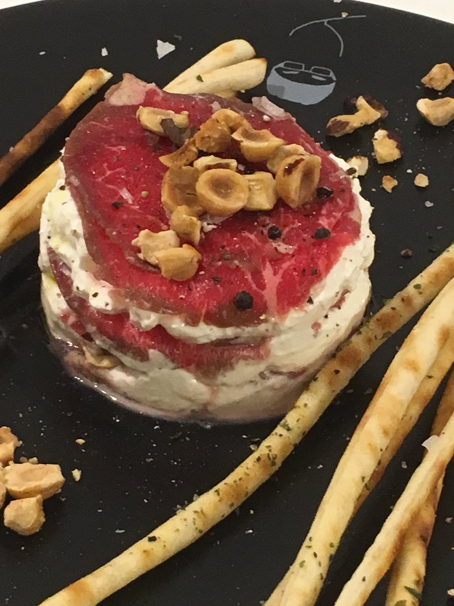 BlogHedonista's tweet photo. Mil hojas de #Burrata con #carpaccio de #ternera y #avellanas del #chef #AndreaTumbarello en el #speedtasting16 https://t.co/MmqZJOHWSk