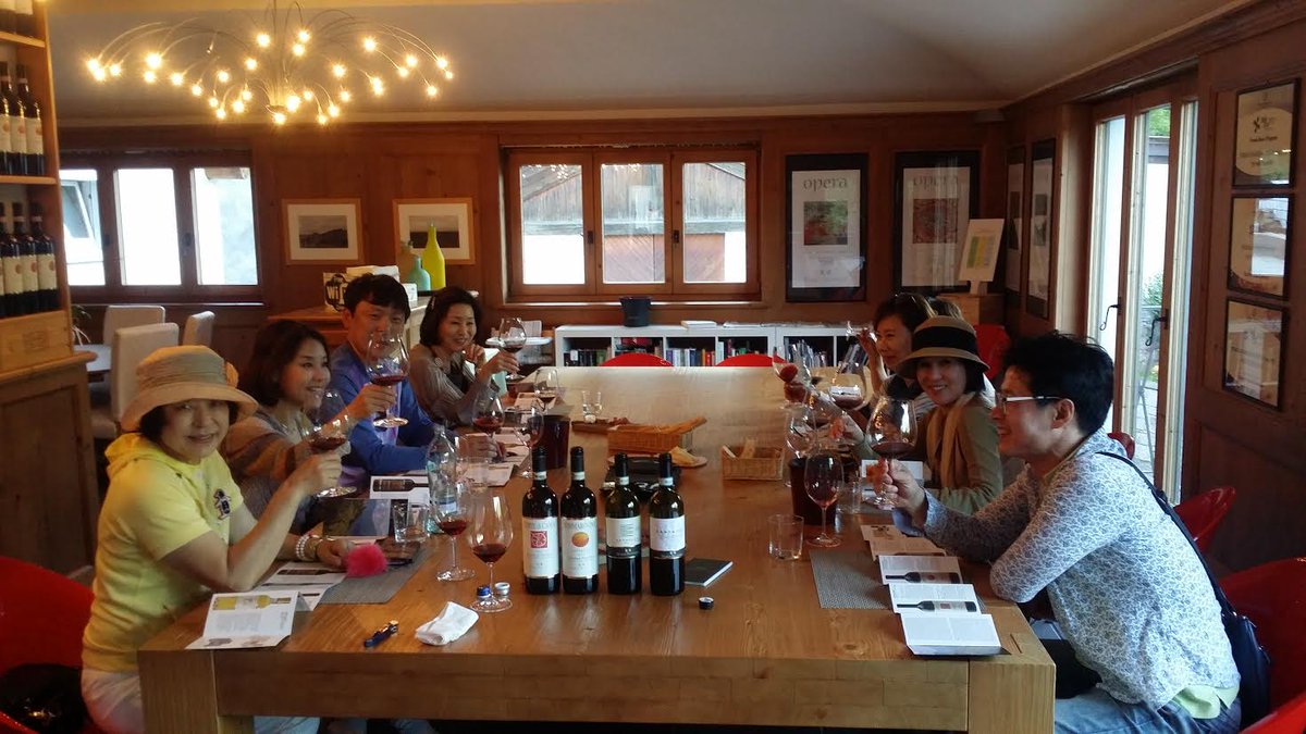 M_Prevostini's tweet photo. Thanks to #kimsungil,#sommelier and #baritonesinger from #Korea,and his friends who had a great #winetasting here! https://t.co/45CKaopmcs