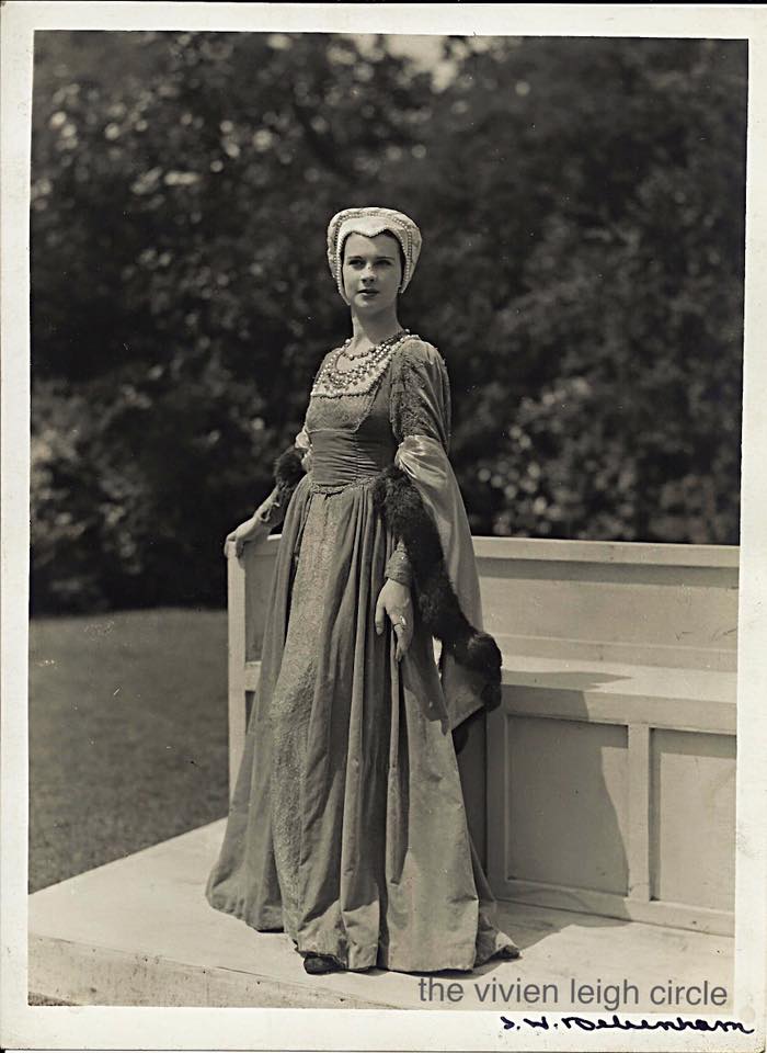 Vivien Leigh as Anne Boleyn, Henry VIII production, Regent's Park - Rita Malyon collection. facebook.com/thevivienleigh…