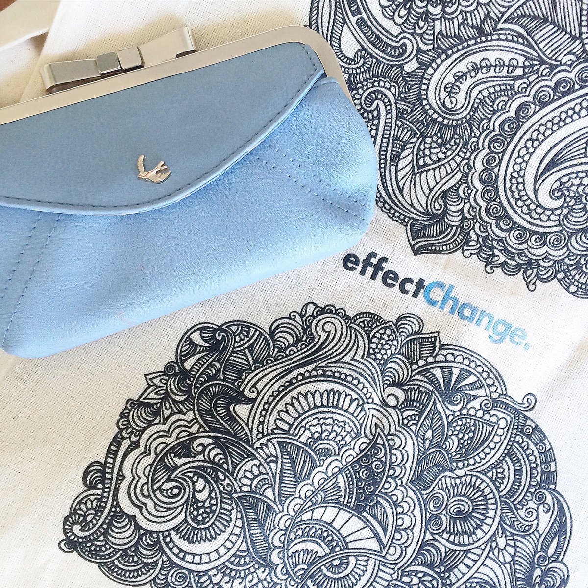 WeEffectChange's tweet photo. effectChange. totes are the perfect #ecobag for this summer! 100% goes to the running of our projects! 🌿🌱🌿 https://t.co/cwtwBoBcAc