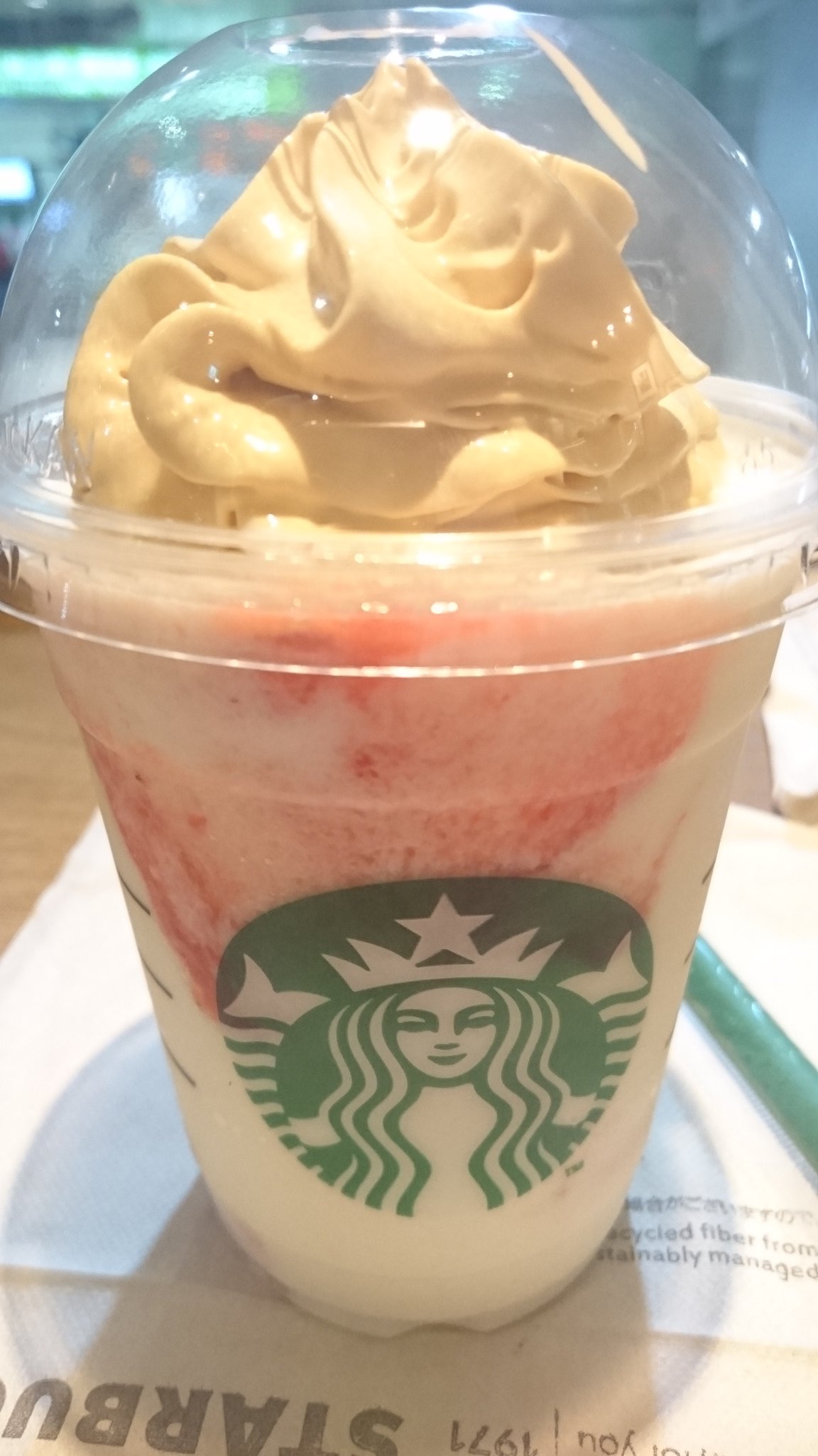 ベイクドチーズケーキフラペチーノwithストロベリーソース Twitter Search Twitter