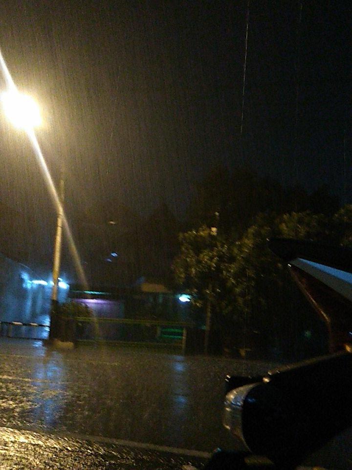 Udane syahdu dek koyo kenangane awake dewe 😂☔☔💧