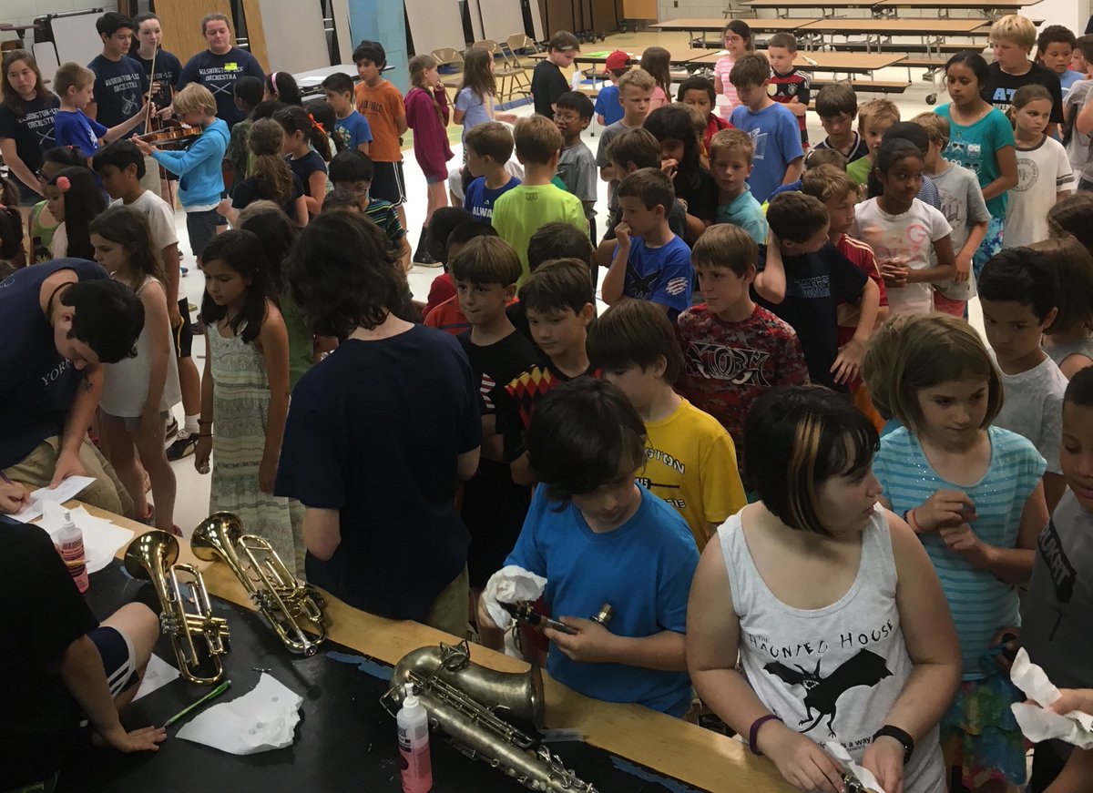 GlebeMusicians's tweet image. Look at all of those 3rd graders testing instruments!  Can't wait to see you all in band/orchestra next year!