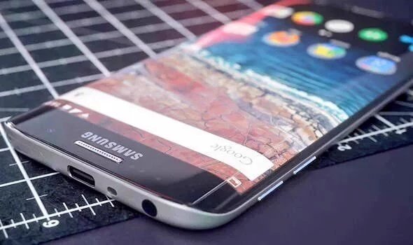 Seksi nak mampus sebab tepi dia melengkung ke bawah. #FirstS7