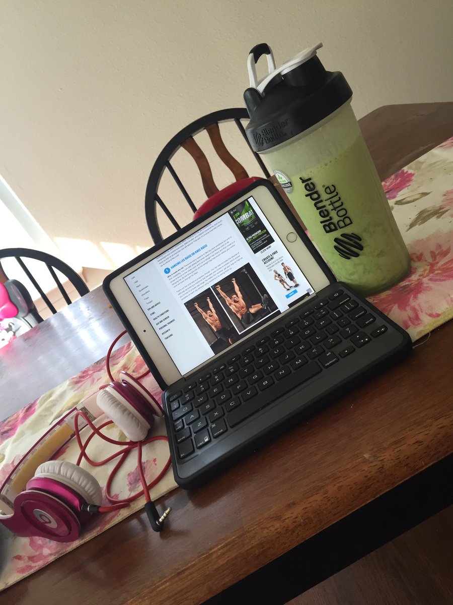 K_Rodrigz's tweet photo. Bless it. I love mornings like these!🏋🏽💪🏽☀️ #core #proteinshake #bodybuilding https://t.co/vfd6d9JeZi