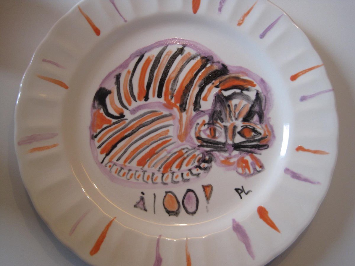 paulalifs's tweet photo. Painted plate for my grandma ! This is from 3 years ago #art #painting #ceramic #artist #arte #cats #paintedobject https://t.co/DMJ9LxPRcT