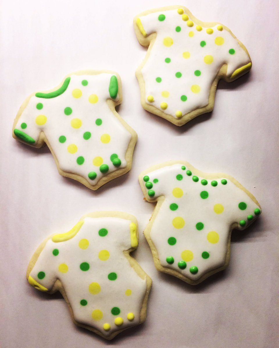 cakedupchicks's tweet image. Quite literally never cookie-cutter #customcookies #babyshowers #torontobakers