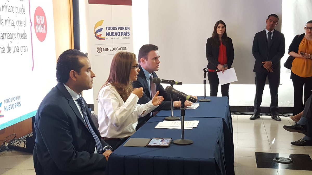 Mineducacion's tweet photo. #AEstaHora @ginaparody lanza línea de crédito por $50.000 millones para fortalecer programas de licenciaturas. https://t.co/u7C0eAddGm