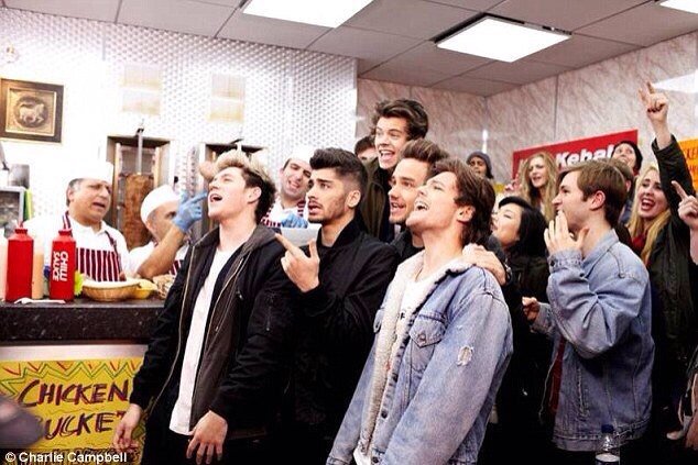 DoctorCucumber's tweet photo. #NiallNoteRussian @NiallOfficial https://t.co/w6c6WmeKwM