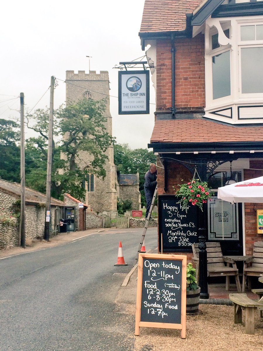 RichardFWatson's tweet photo. Half of Woodforde's #oncebittern at The Ship at Weybourne https://t.co/OnmDiR1QEA