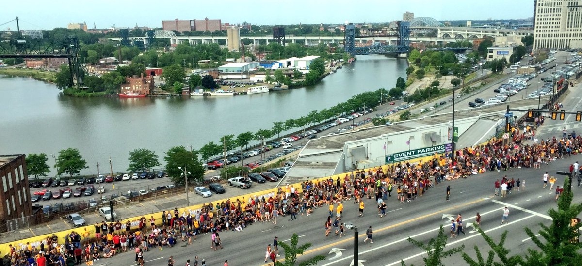 cavs's tweet image. Cleveland is the city. 🎉

#CavsParade || #OneForTheLand