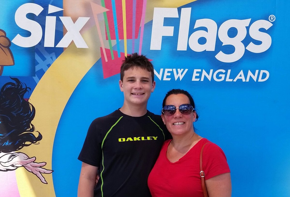 mlapinski1031's tweet photo. I'm so little compared to John now.  #needheels #6FlagsNE https://t.co/GoIf1Z3ewT