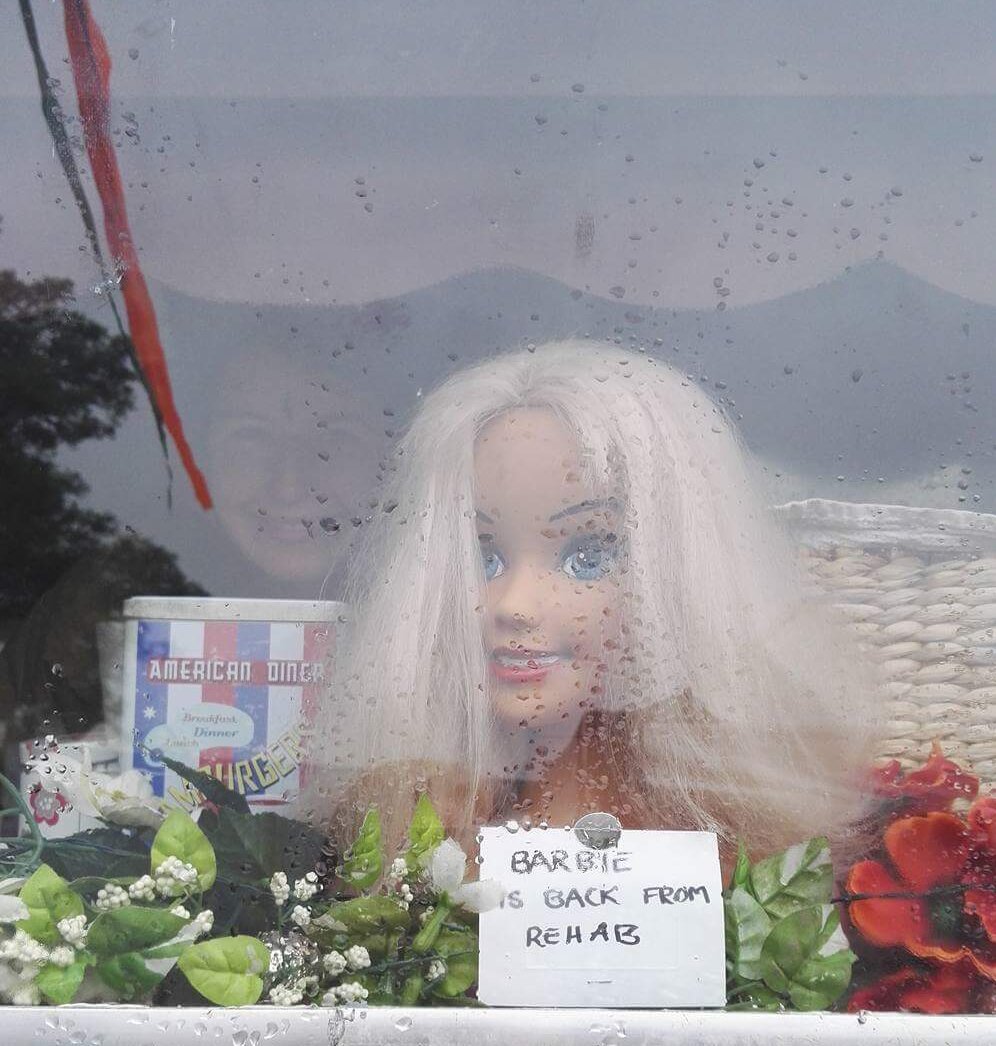 Munted Barbie tweet media