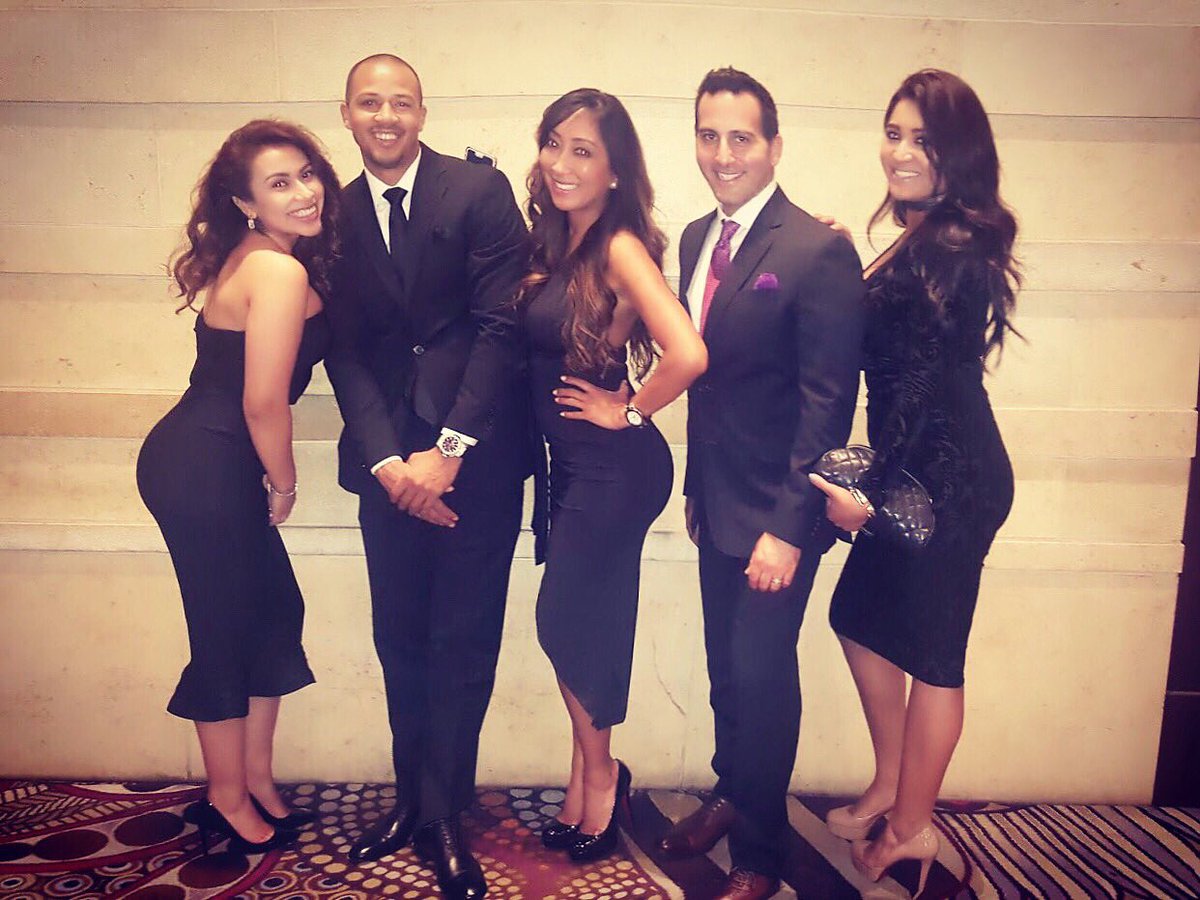 annalisa215's tweet photo. Who said financial advisors can't be sexy? 😝 #innernerds #Momentum2016 #mgmgrand #lovemyteam #teamTopflight https://t.co/6xr5pvkihD