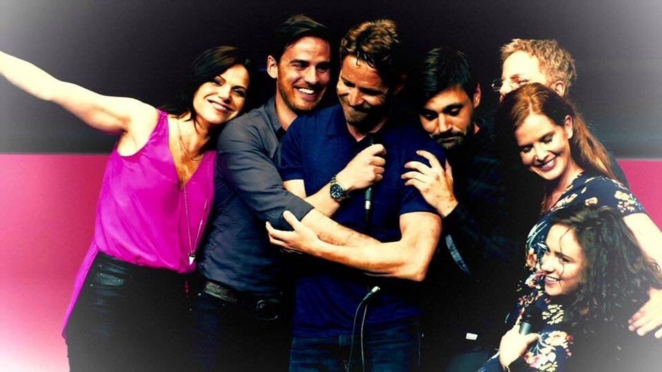 billiesbby_'s tweet image. This is the best cast ever! Can you feel all the love?