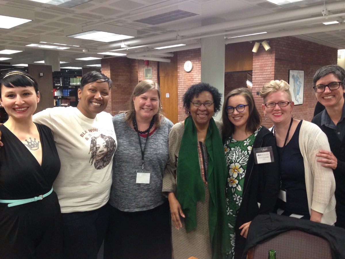 gloria 🌺 tweet media