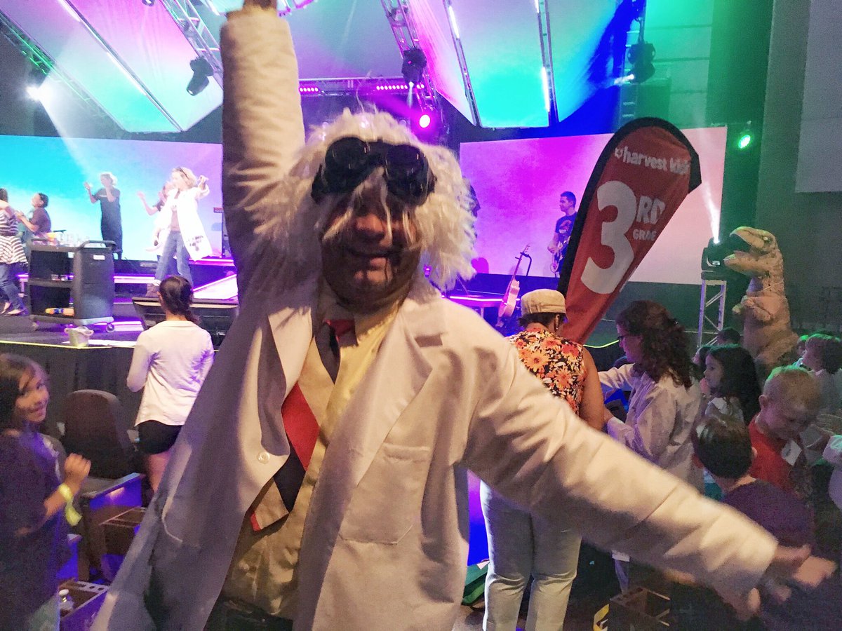 lifebridgeorl's tweet photo. We love this mad scientist. So thankful for him and all of our awesome volunteers. vbsBCK2theSTRT #yourchurch https://t.co/teYxev3HJb