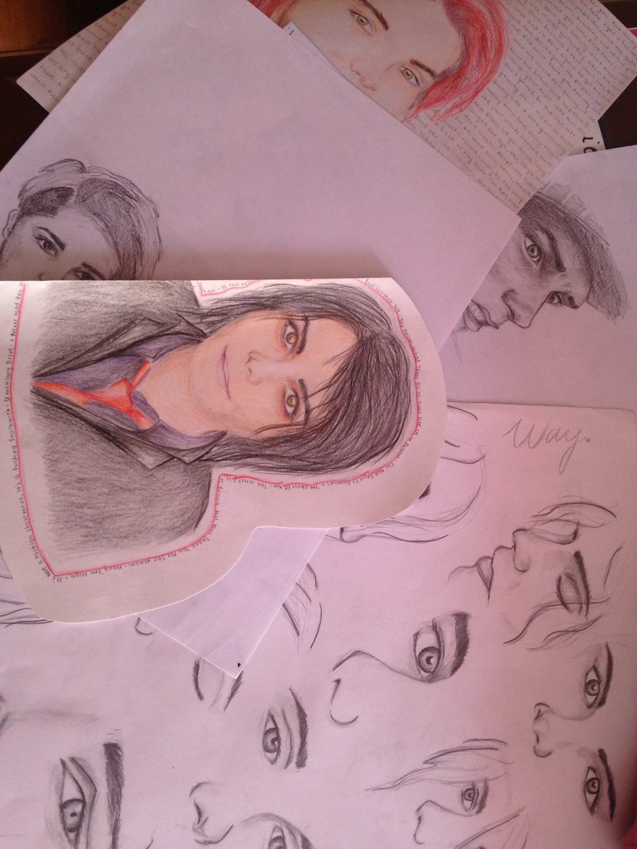 artisticseokie's tweet photo. @gerardway I never tweeted this before, it's basically everything you've inspired me to create. Thank you.💫 https://t.co/8KJ6iqsKv6