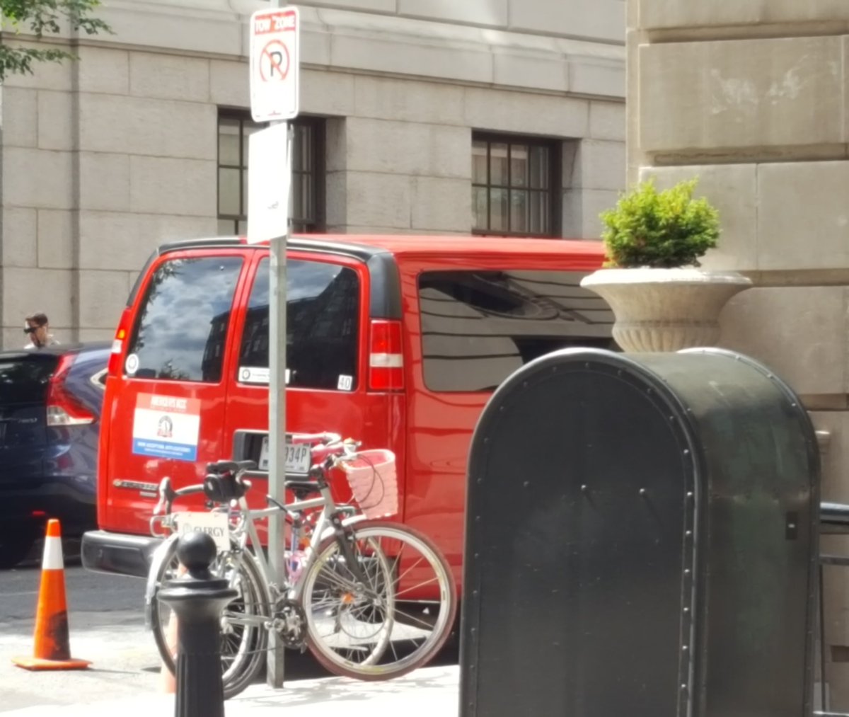 EricaMattison's tweet photo. #Boston needs more #bike parking @marty_walsh @BOSCityCouncil @bos311 #BiketoWorkDayiseveryday https://t.co/ACWId67zfv