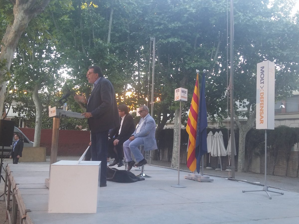 elprat_estimem's tweet photo. .@jlcleries, a #elprat: "Si a Espanya és delicte posar urnes i votar, n'hem de sortir per cames" #fetsxcat https://t.co/BYCaFpGbNZ