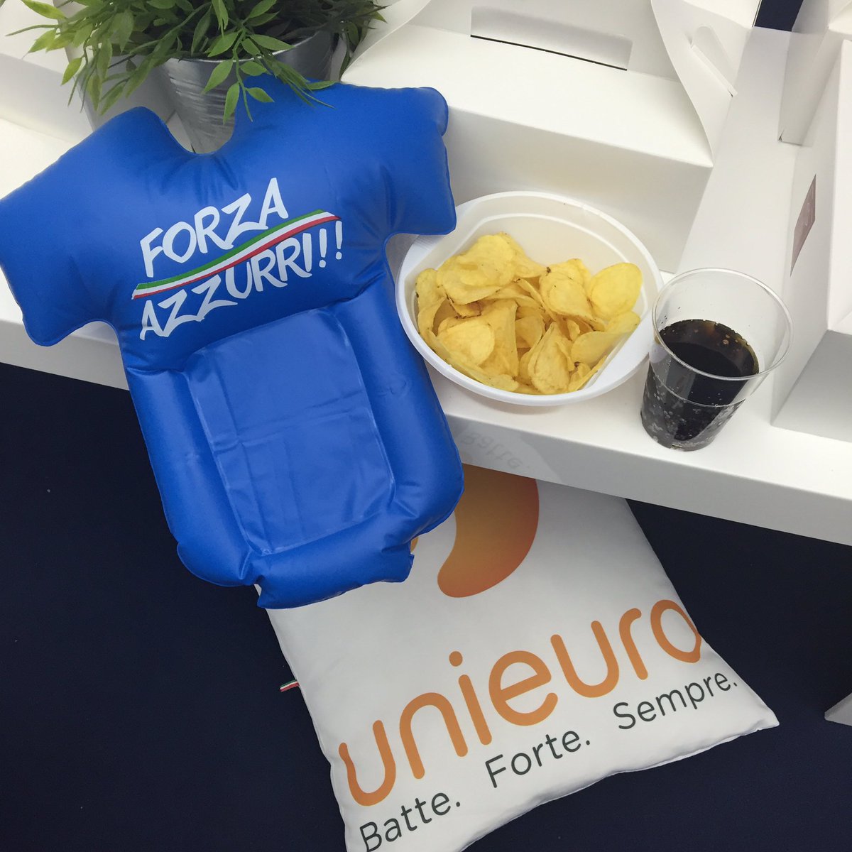 WhynotMag's tweet photo. Match essentials! @UnieuroNews #Unieuropei https://t.co/LeWHoEZ9PO