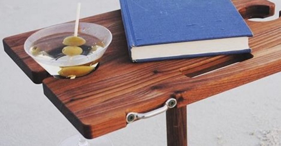 ElvisDuranShow's tweet photo. #WhatsTrending: This portable beach table from @sandstand is classy AF — https://t.co/xAF26INX9g via @RadioBethany https://t.co/WcKy3vCyTd