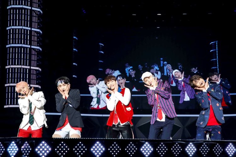 _cra__min's tweet photo. #SHINee_JapanDebut5year
#샤이니일본데뷔5주년축하해
おめでとうずっと5人で。 https://t.co/zVUMQuQDW1