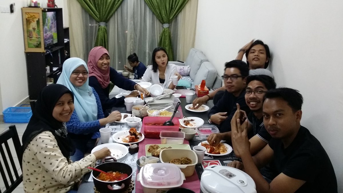 adrujaMK's tweet photo. Phew. Settle.
Iftar gathering with UTM. https://t.co/bjaDngAXf9