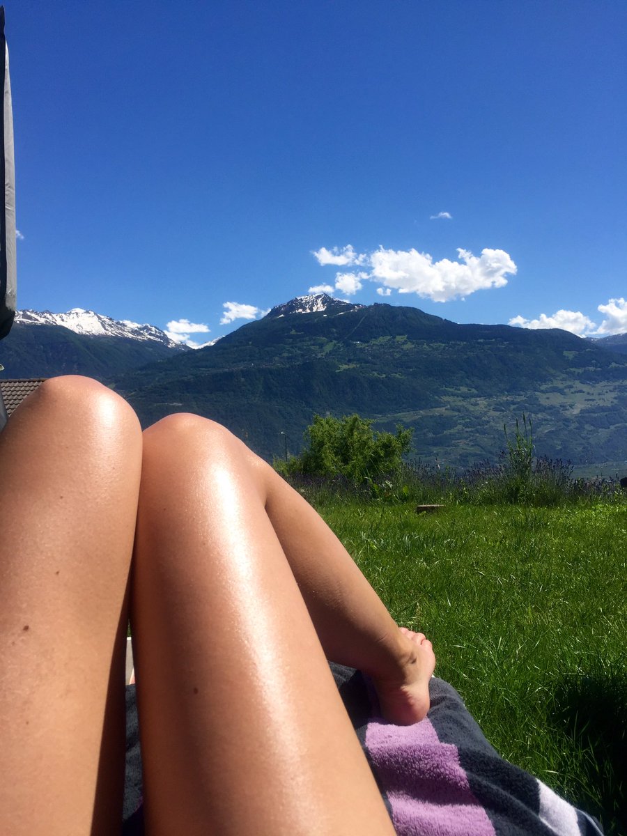 SarahInalbon's tweet photo. Enfin le retour des beaux jours ☀️ #bronzette #jardin #sieste https://t.co/ngDPY78DFq