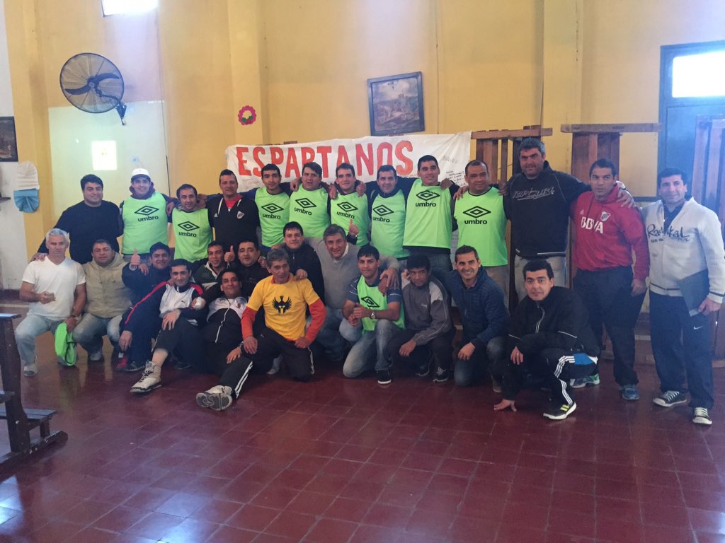 dlanusse's tweet photo. Ayer cerramos la gira a TUC en el penal, dándoles una charla motivadora para q arranquen a entrenar https://t.co/FTpiNj6ZmH