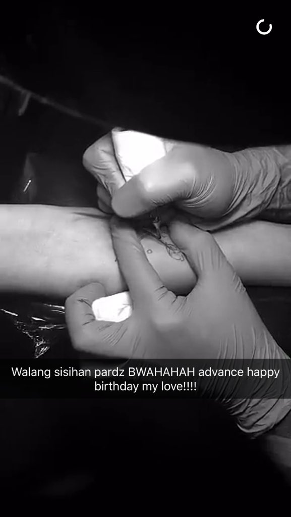 PattyDeuce's tweet photo. [SnapChat TIUpdate] Friendship Goals! @PattyTiu @sarahtntiangko same tattoo. 🙆🏼💁🏼 https://t.co/AxTiU16d1O