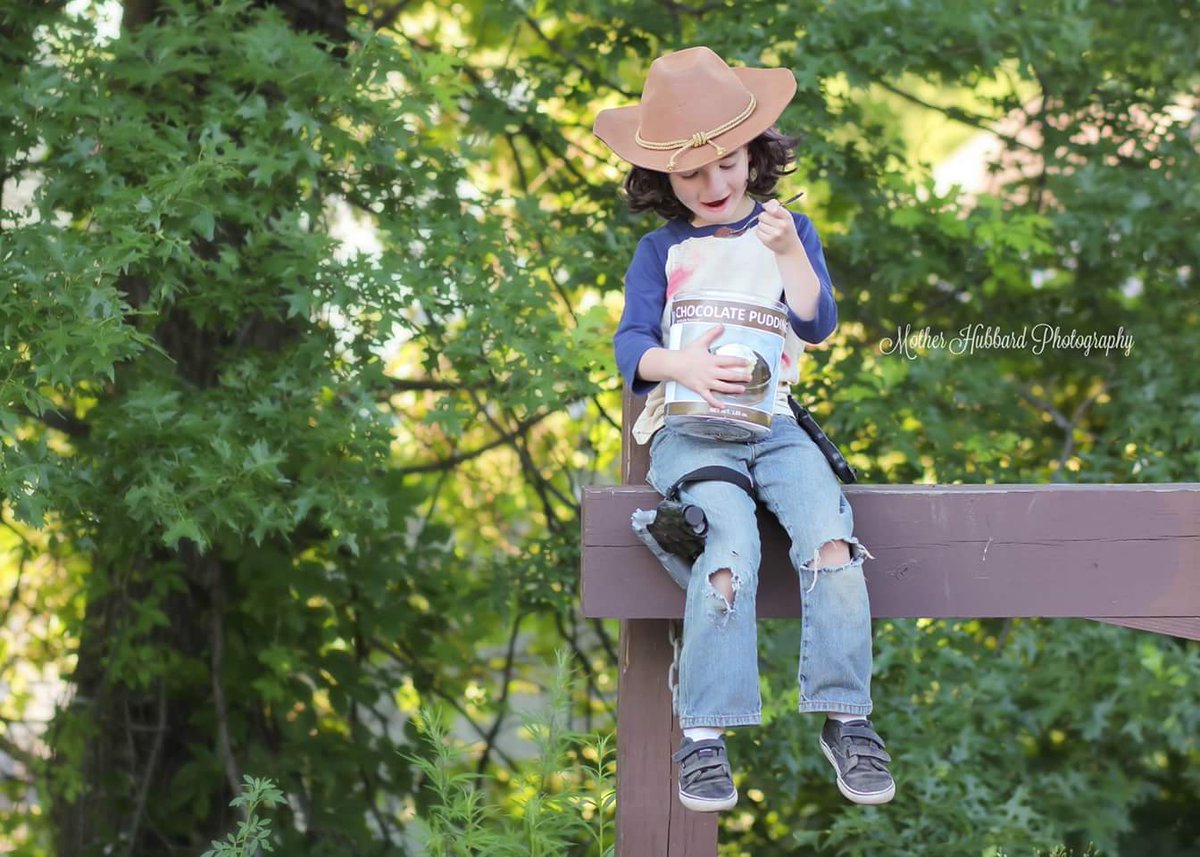 MiniCarlTWD's tweet photo. @chandlerriggs did you see Mini Carl from our #miniwalkingdeadcrew? Can't wait to see you again @WalkrStalkrCon! https://t.co/nkTZAn2UZK