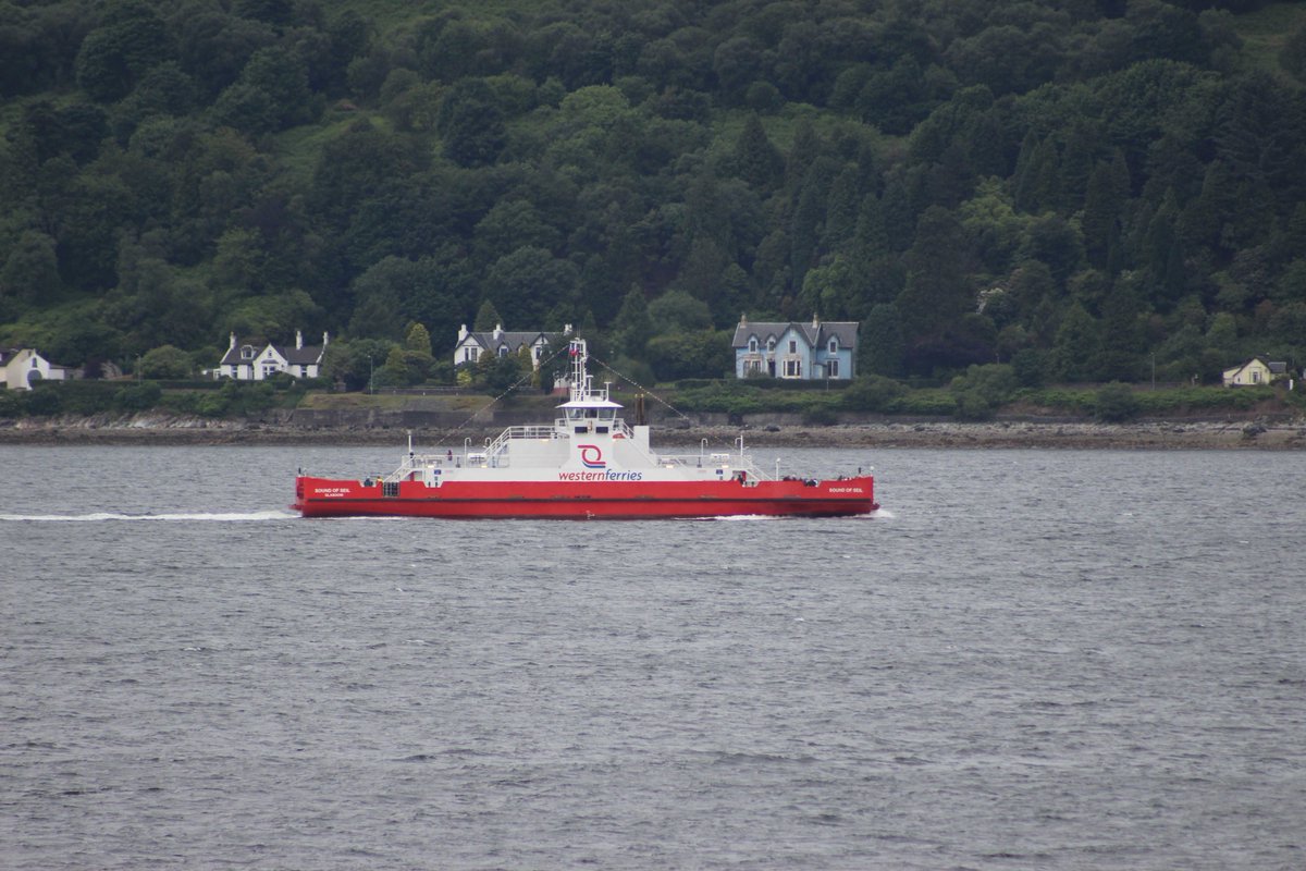 ArgyllSeaGlass's tweet photo. The #Waverley & #SoundofSeil on #LochLong #Argyll yesterday @Western_Ferries @PS_Waverley https://t.co/a5Nqye6T0k