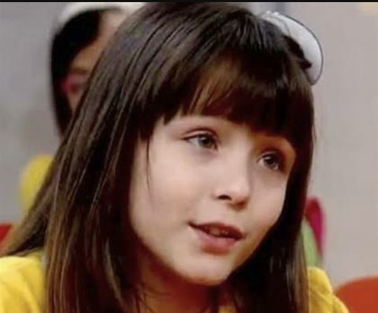 Você sabe qual motivo do meu sorriso todo dia? A primeira palavra da Frase.
<a href="/larimanoela/">Larissa Manoela</a> te amo mto❤💕Me segue?
