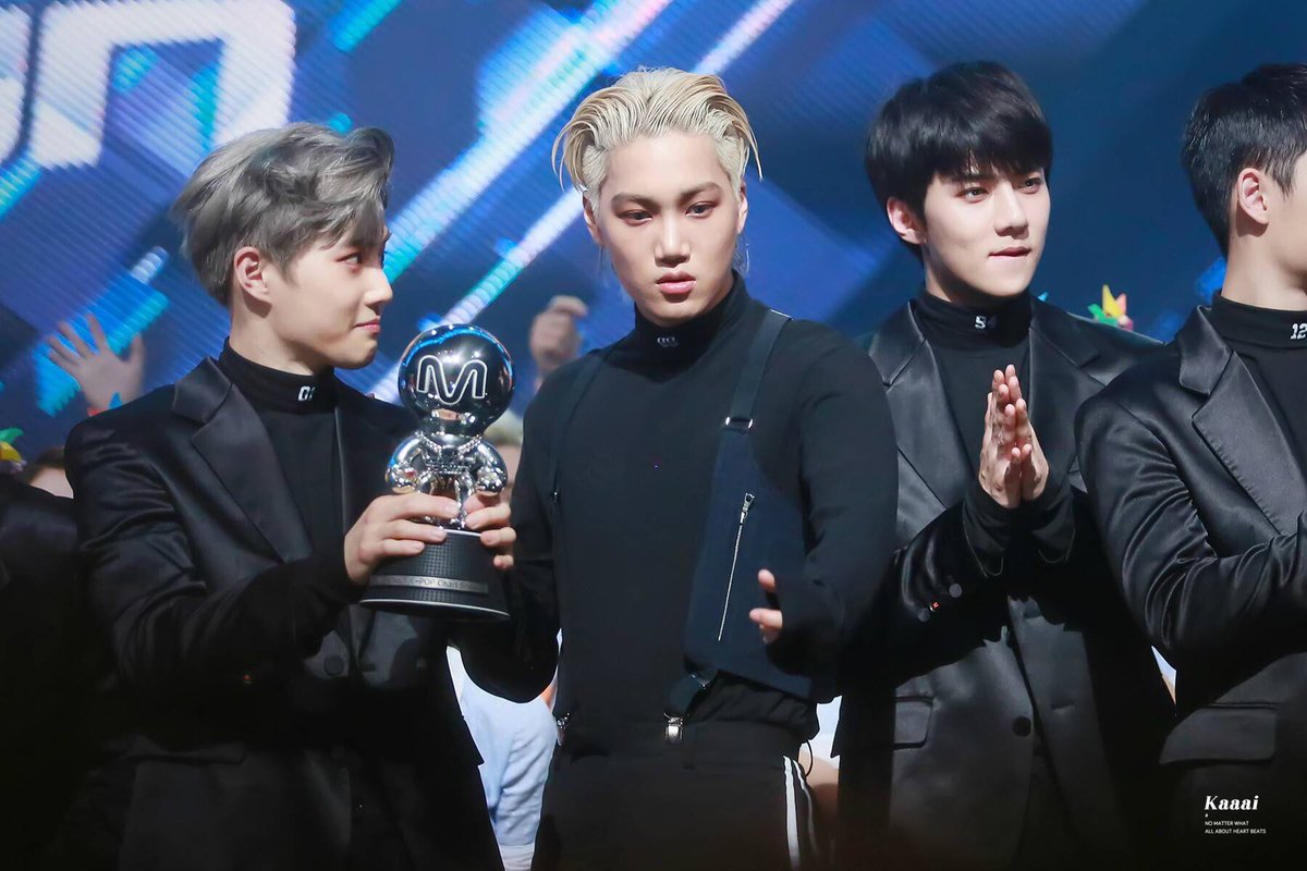 Karrrrri_x's tweet photo. 160616 MCD #KAI #종인 #엑소 #몬스터 🐻🐻🐻 https://t.co/IAJR5B1zy8